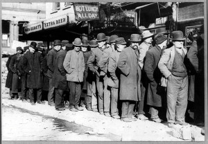 800px-Bowery_men_waiting_for_bread_in_bread_line,_New_York_City,_Bain_Collection